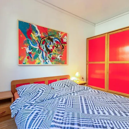 Apartamento Beautiful In With Kitchen *