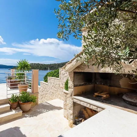 Stunning Apartment In Vinisce With House Sea View *